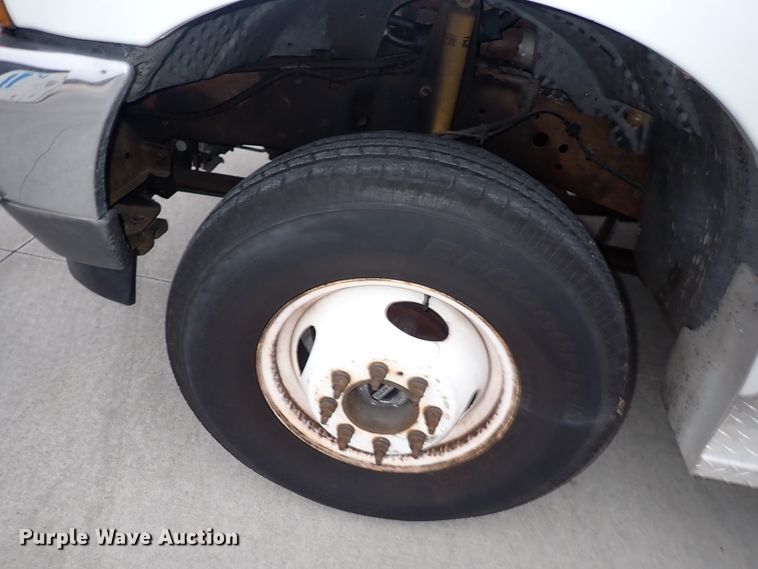 image for item DN2472 2001 Ford F350 Super Duty  ambulance