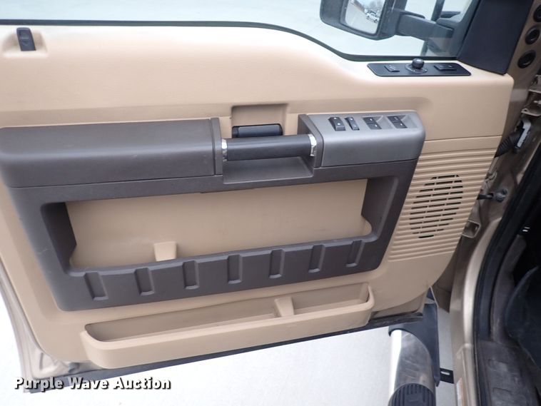 image for item DN2474 2011 Ford F550 Super Duty Lariat  Crew Cab utility / service truck
