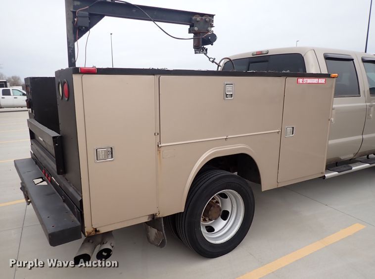 image for item DN2474 2011 Ford F550 Super Duty Lariat  Crew Cab utility / service truck