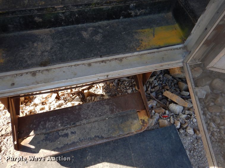 image for item DN2652 2000 Progressive PSG21034  command center trailer