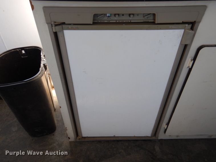 image for item DN2652 2000 Progressive PSG21034  command center trailer