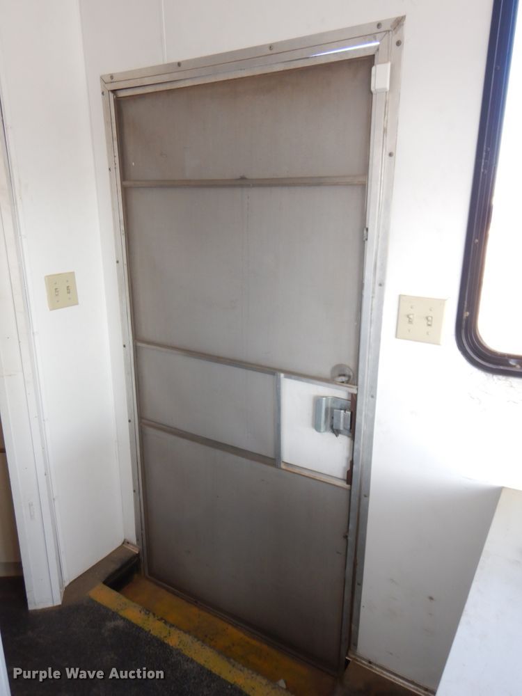 image for item DN2652 2000 Progressive PSG21034  command center trailer