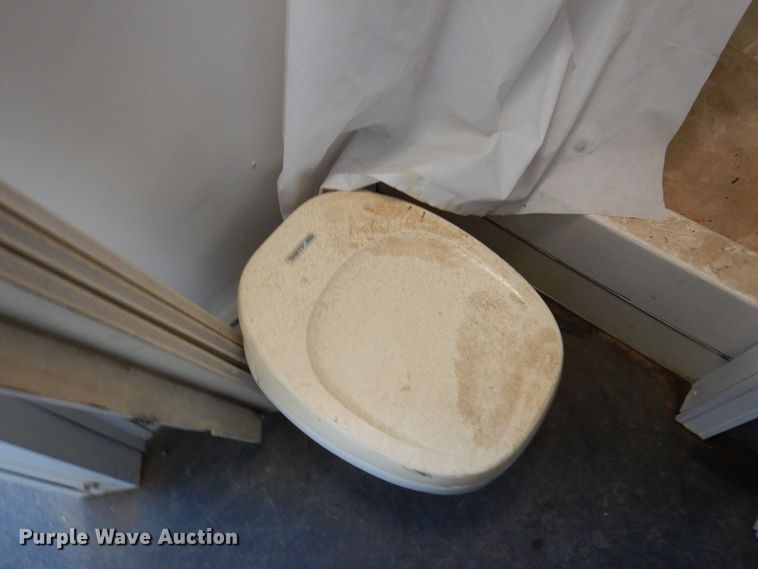 image for item DN2652 2000 Progressive PSG21034  command center trailer