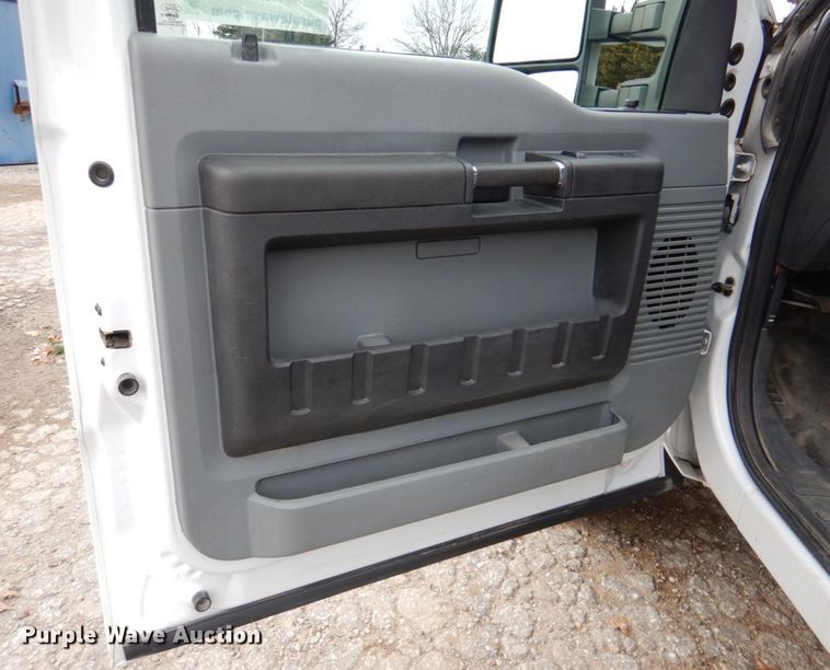 image for item DN2688 2015 Ford F450 Super Duty  truck cab and chassis