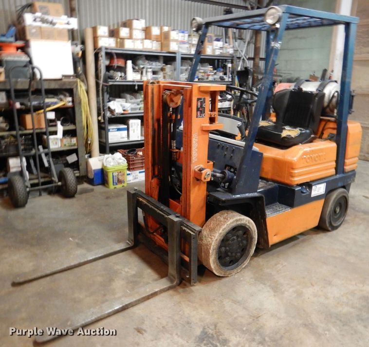 image for item DN2689 Toyota 5FGC25  forklift