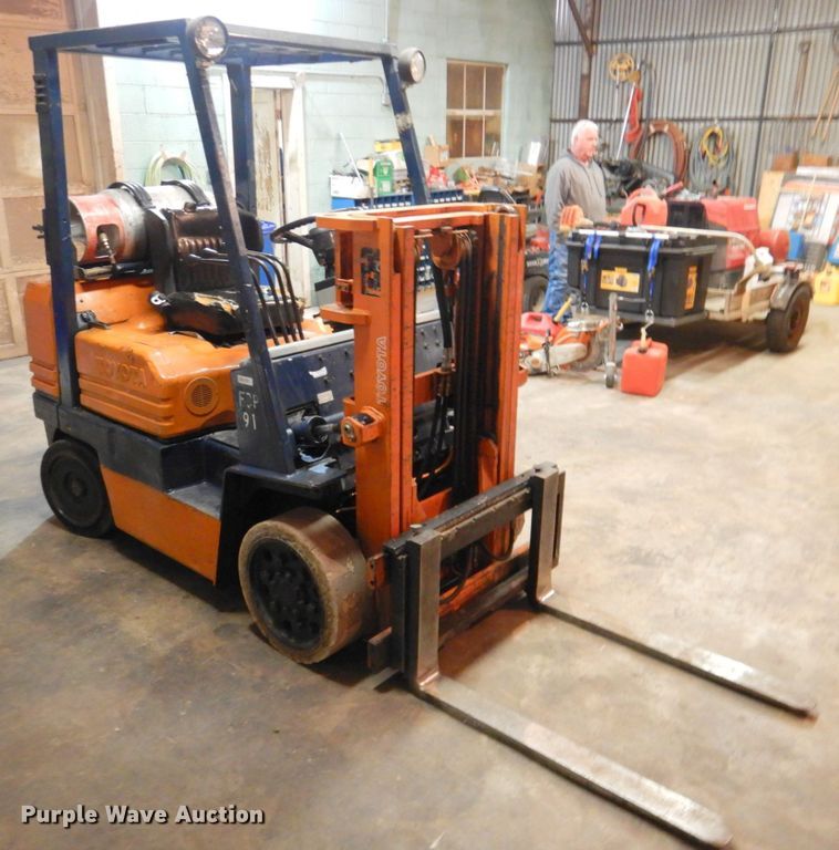 image for item DN2689 Toyota 5FGC25  forklift