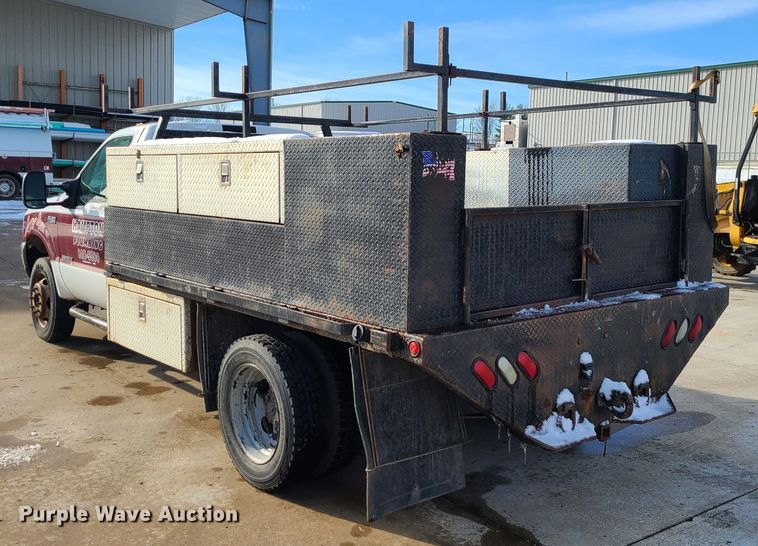 image for item GB9185 2002 Ford F450 Super Duty  flatbed truck