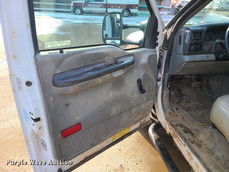 image for item GB9185 2002 Ford F450 Super Duty  flatbed truck