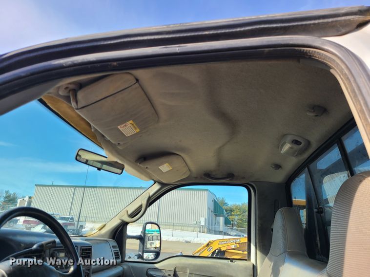 image for item GB9185 2002 Ford F450 Super Duty  flatbed truck