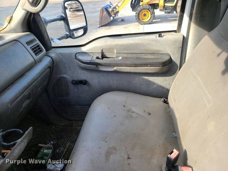 image for item GB9185 2002 Ford F450 Super Duty  flatbed truck