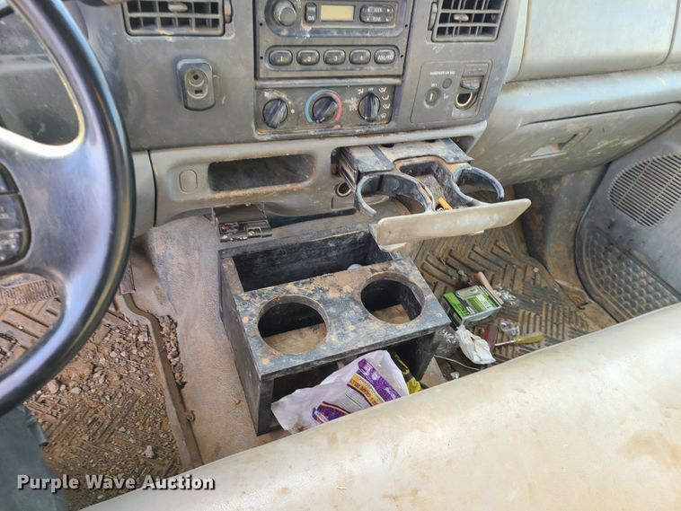 image for item GB9185 2002 Ford F450 Super Duty  flatbed truck