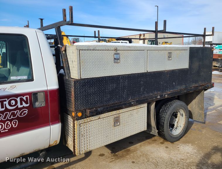 image for item GB9185 2002 Ford F450 Super Duty  flatbed truck