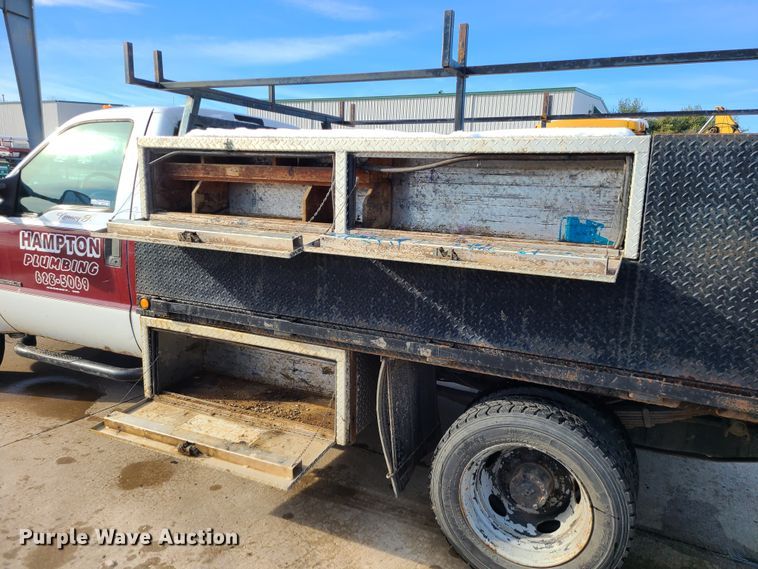 image for item GB9185 2002 Ford F450 Super Duty  flatbed truck