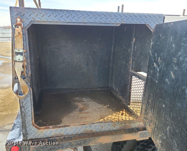 image for item GB9185 2002 Ford F450 Super Duty  flatbed truck