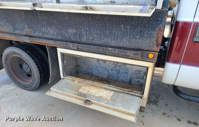 image for item GB9185 2002 Ford F450 Super Duty  flatbed truck