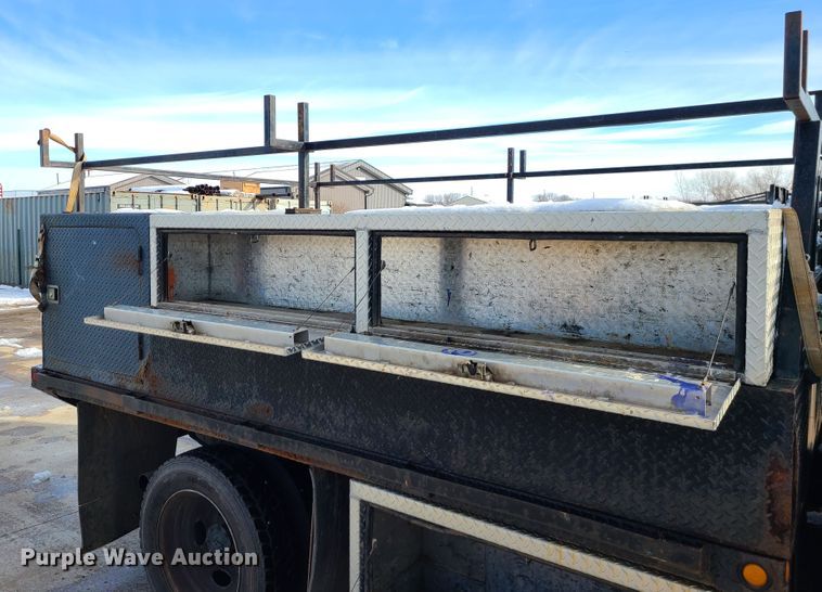 image for item GB9185 2002 Ford F450 Super Duty  flatbed truck