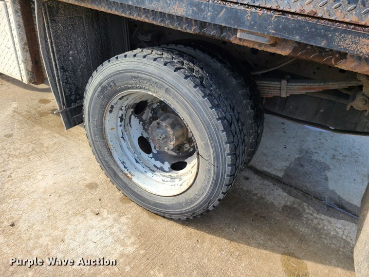 image for item GB9185 2002 Ford F450 Super Duty  flatbed truck