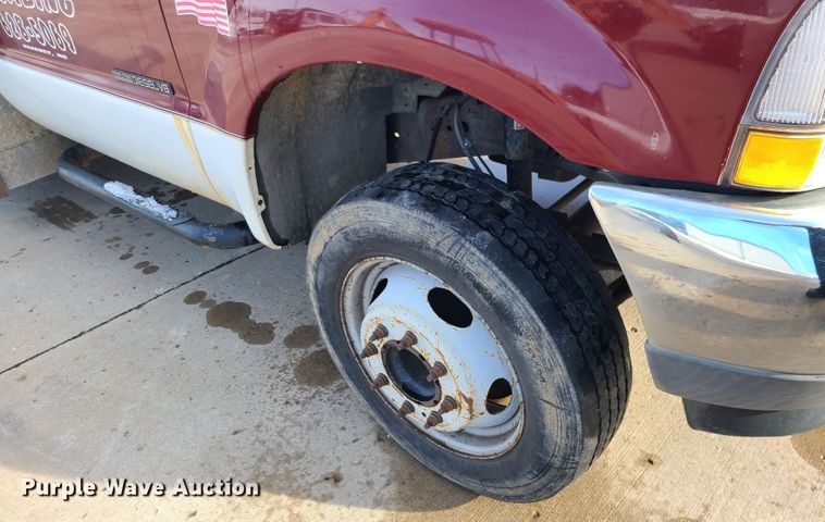 image for item GB9185 2002 Ford F450 Super Duty  flatbed truck