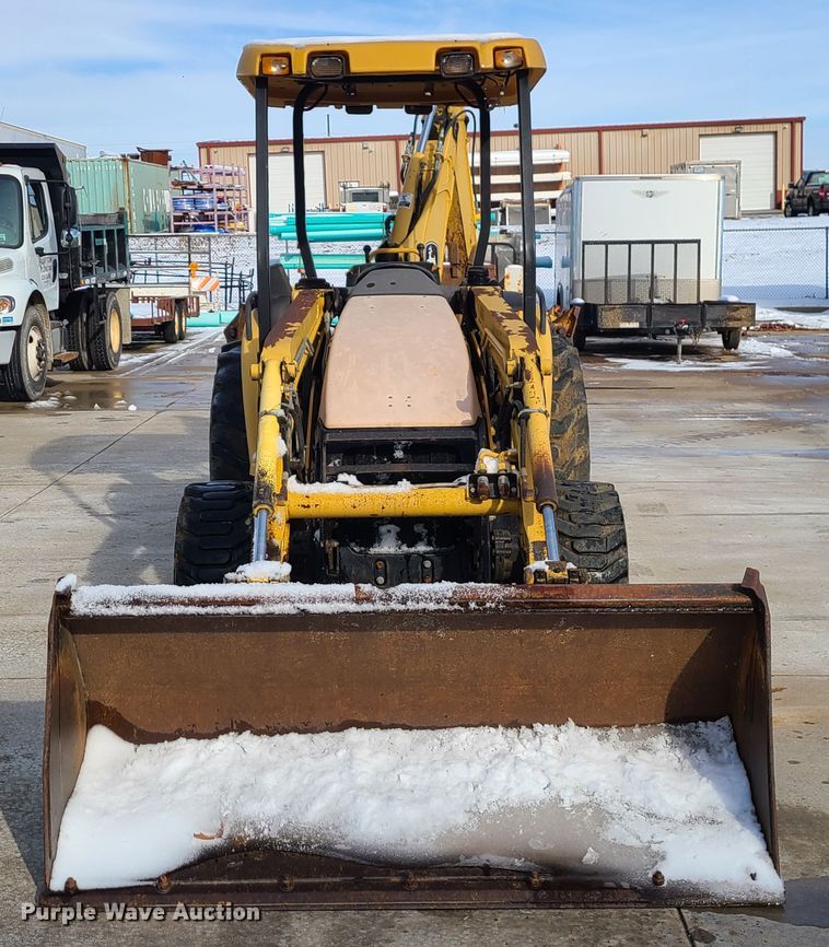 image for item GB9186 2003 John Deere 110  backhoe