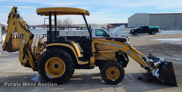 image for item GB9186 2003 John Deere 110  backhoe