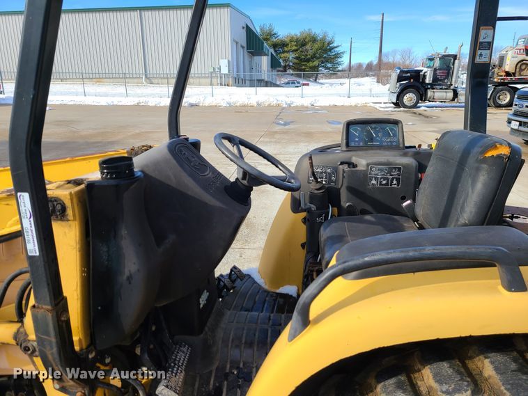 image for item GB9186 2003 John Deere 110  backhoe