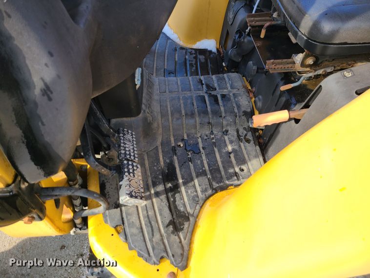 image for item GB9186 2003 John Deere 110  backhoe