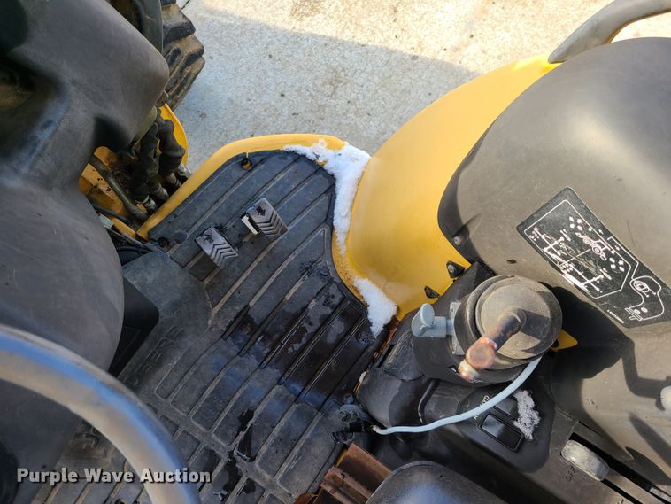 image for item GB9186 2003 John Deere 110  backhoe