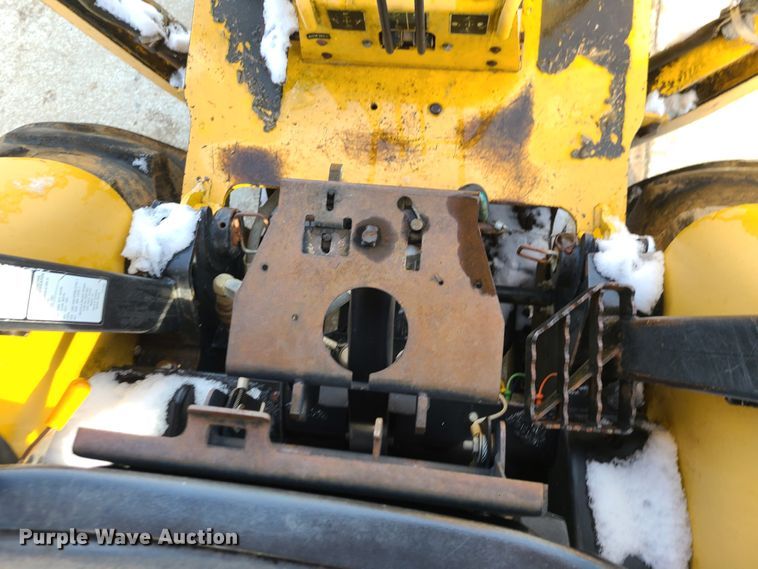 image for item GB9186 2003 John Deere 110  backhoe