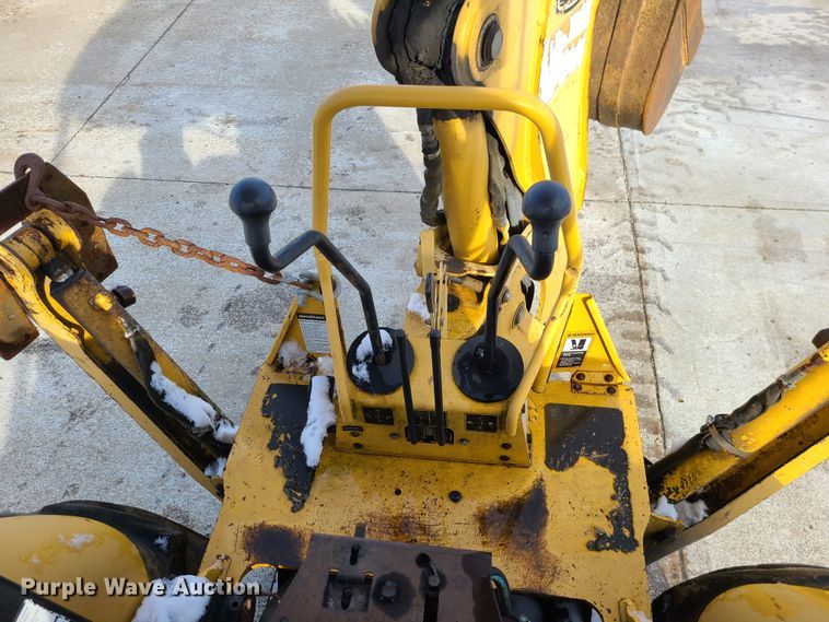 image for item GB9186 2003 John Deere 110  backhoe