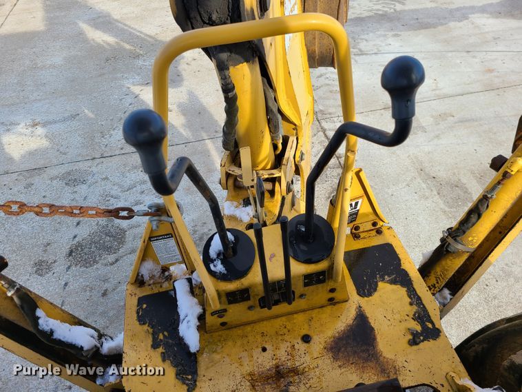 image for item GB9186 2003 John Deere 110  backhoe