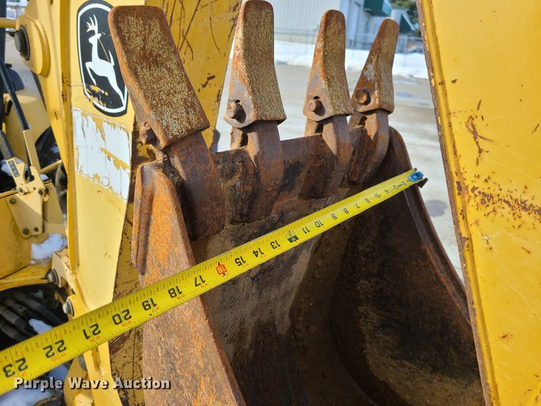 image for item GB9186 2003 John Deere 110  backhoe