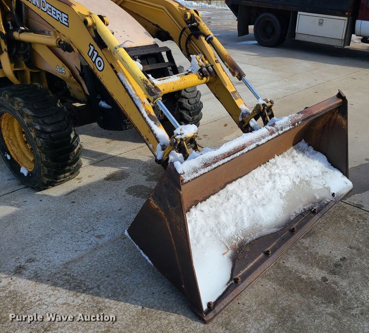 image for item GB9186 2003 John Deere 110  backhoe