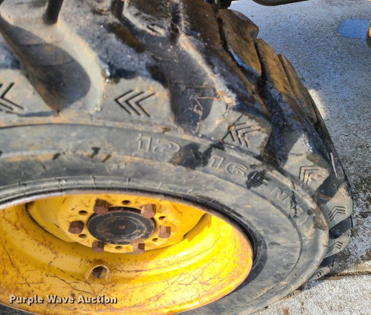 image for item GB9186 2003 John Deere 110  backhoe