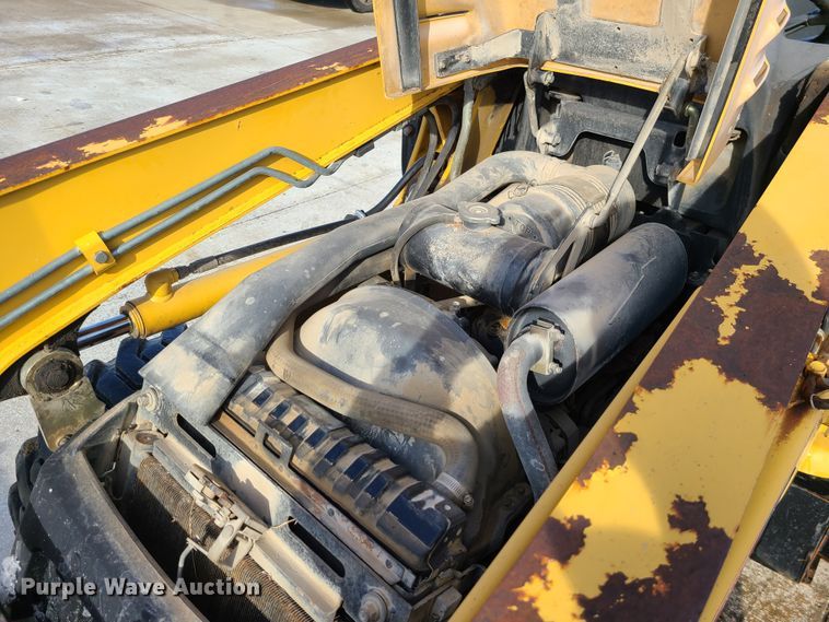 image for item GB9186 2003 John Deere 110  backhoe