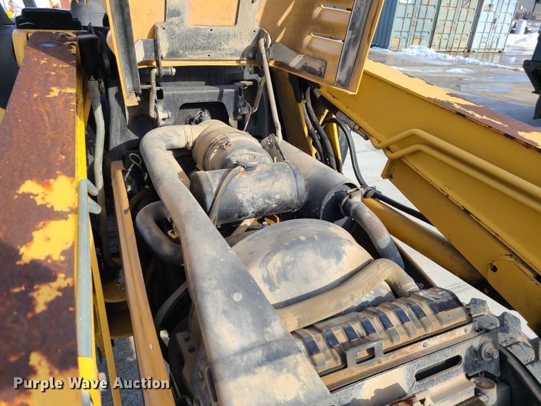 image for item GB9186 2003 John Deere 110  backhoe