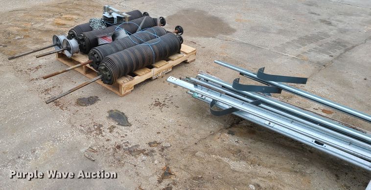 image for item GB9216 (2) garage doors