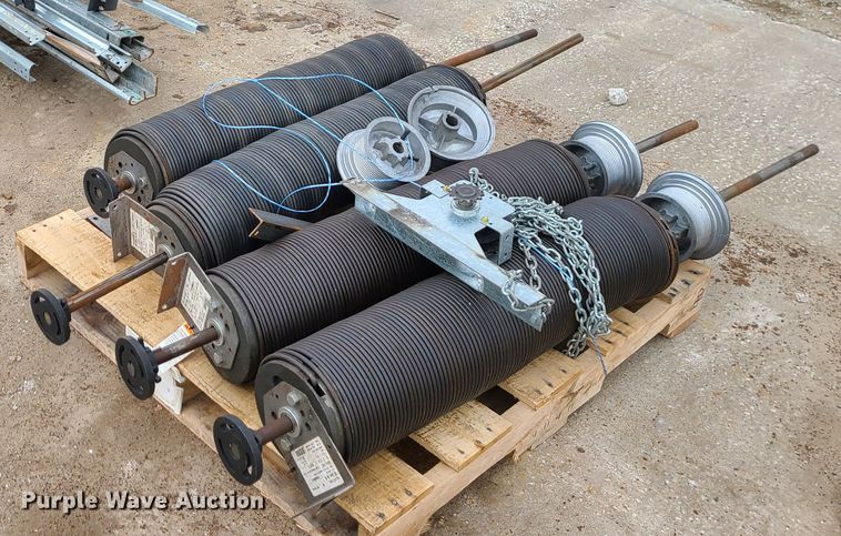 image for item GB9216 (2) garage doors