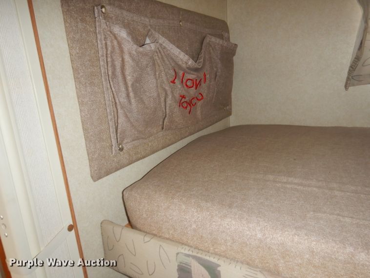 image for item HU9380 2003 Jayco Eagle  camper