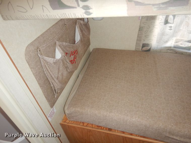 image for item HU9380 2003 Jayco Eagle  camper