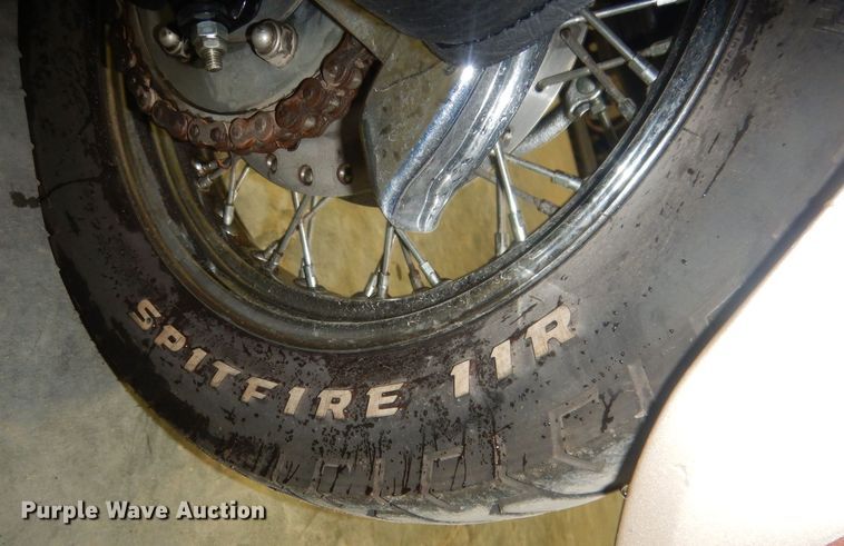 image for item HU9387 2000 Kawasaki VN800B  motorcycle