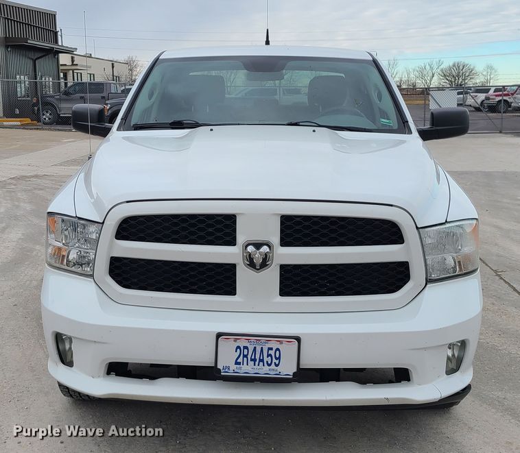 image for item IF9284 2013 Dodge Ram 1500  Crew Cab pickup truck