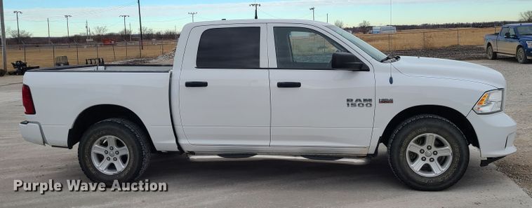 image for item IF9284 2013 Dodge Ram 1500  Crew Cab pickup truck