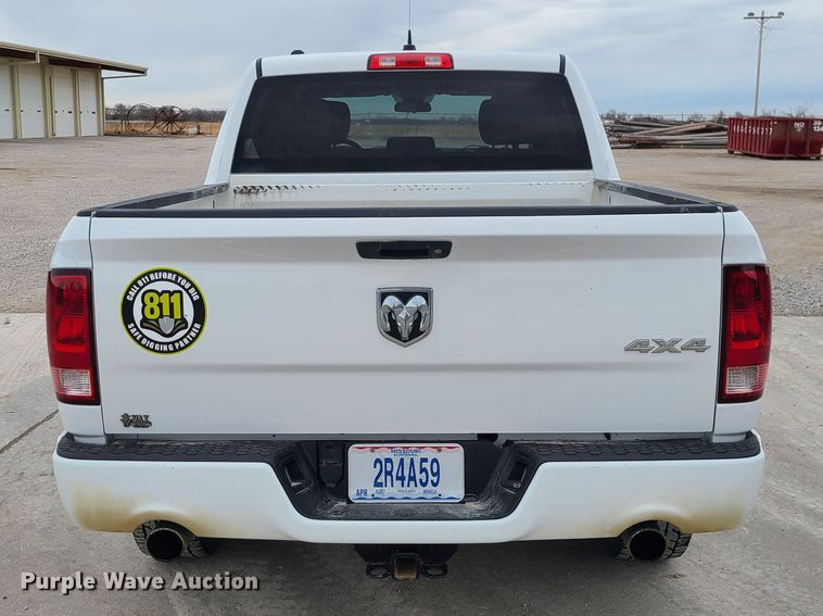 image for item IF9284 2013 Dodge Ram 1500  Crew Cab pickup truck