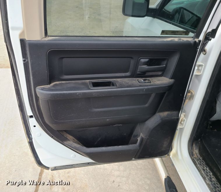 image for item IF9284 2013 Dodge Ram 1500  Crew Cab pickup truck