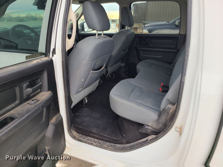 image for item IF9284 2013 Dodge Ram 1500  Crew Cab pickup truck