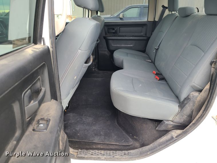 image for item IF9284 2013 Dodge Ram 1500  Crew Cab pickup truck