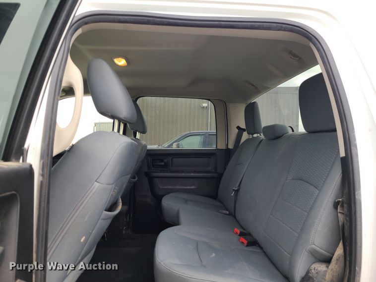 image for item IF9284 2013 Dodge Ram 1500  Crew Cab pickup truck