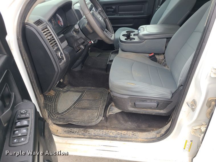 image for item IF9284 2013 Dodge Ram 1500  Crew Cab pickup truck