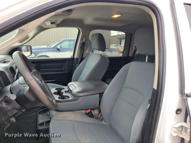 image for item IF9284 2013 Dodge Ram 1500  Crew Cab pickup truck