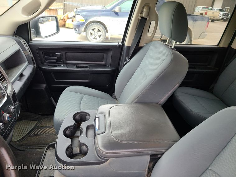 image for item IF9284 2013 Dodge Ram 1500  Crew Cab pickup truck